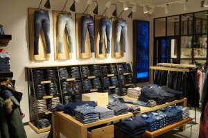 Tommy-Hilfiger-Interior-Denim-Display