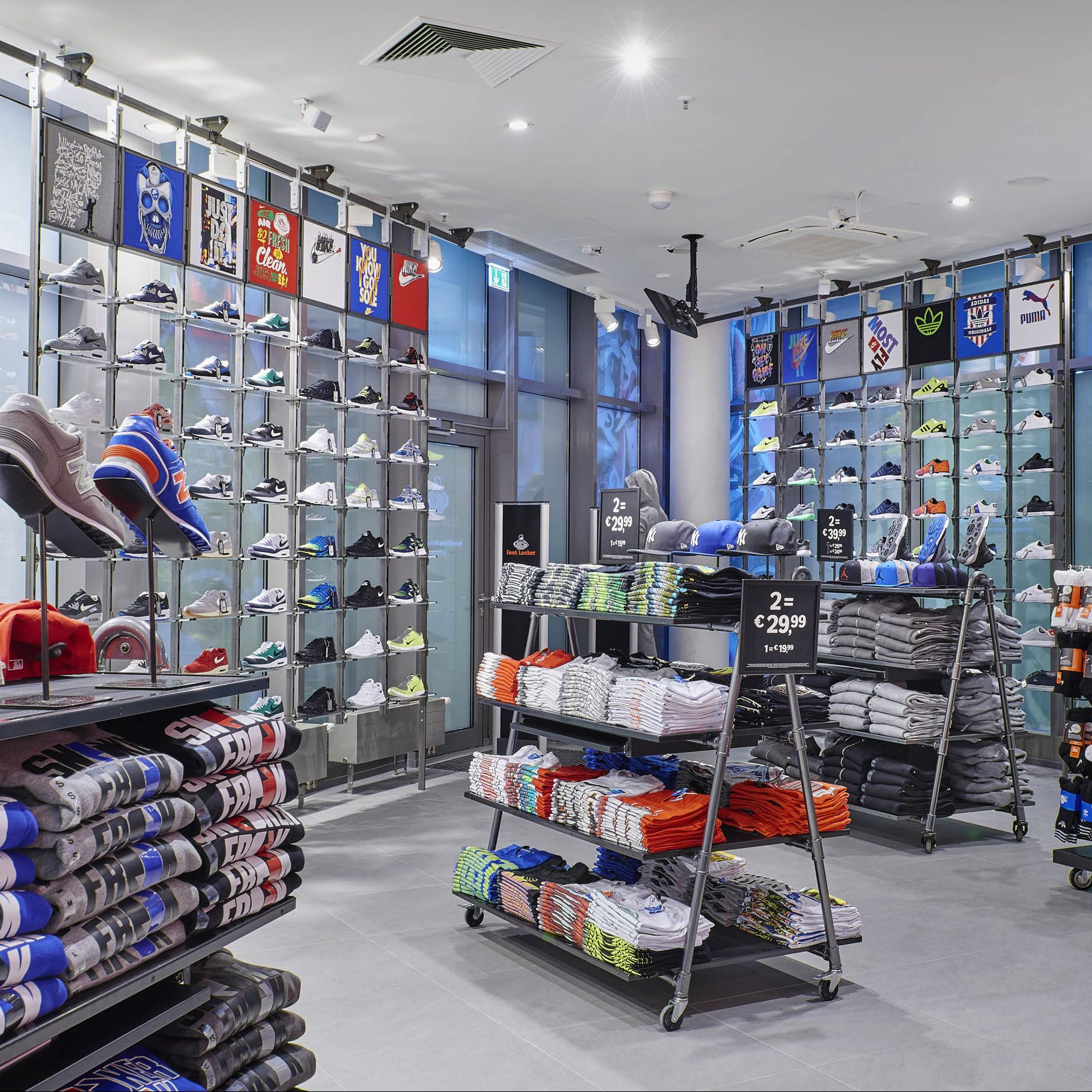 Foot-Locker-Store-Berlin-Clothing-Display - RPA Group