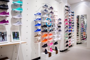 Sidestep-Interior-Shop-Trainer-Wall-Europe